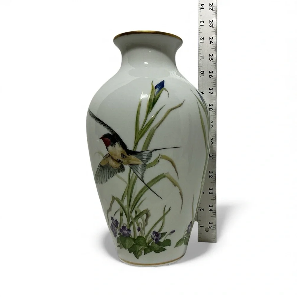 Franklin Porcelain Bird Vase Meadowland Floral Design